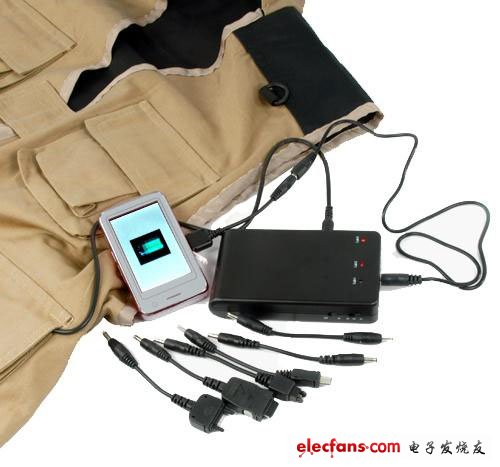 太陽能背心充電器，內(nèi)置有4塊太陽能電池板，可以產(chǎn)生8，800mAh的電流