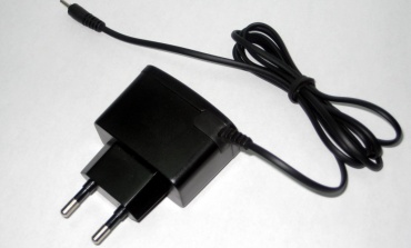 方便：手機(jī)、電腦、數(shù)碼相機(jī)通用充電器