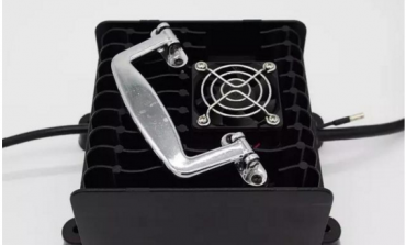 匹配的充電器，可對電池進(jìn)行充電保護(hù)延長壽命