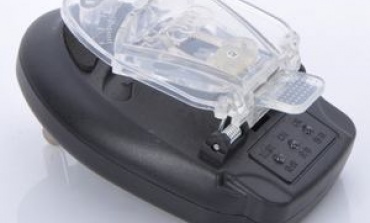 冉皓豐與他發(fā)明的充電器