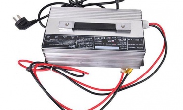 蓄電池自動充電器原理圖