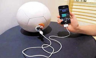 美國(guó)公司設(shè)計(jì)足球充電器：可邊踢球邊為其蓄電
